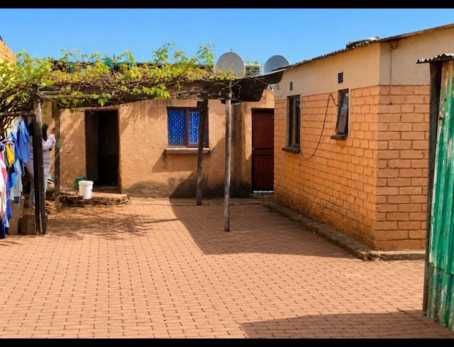 11 BEDROOM HOUSE FOR SALE IN ESSELEN PARK